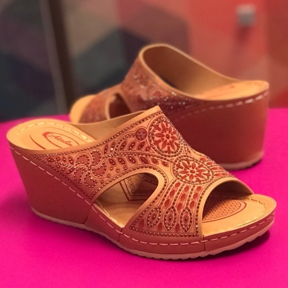 Last Pair! Italina Tan Brown Floral Embroidered Peep Toe Wedge Mule Sandals - Picture 2 of 15